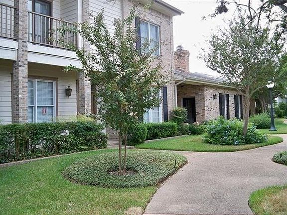 3rd image of 4623 S Pinehurst Dr #B