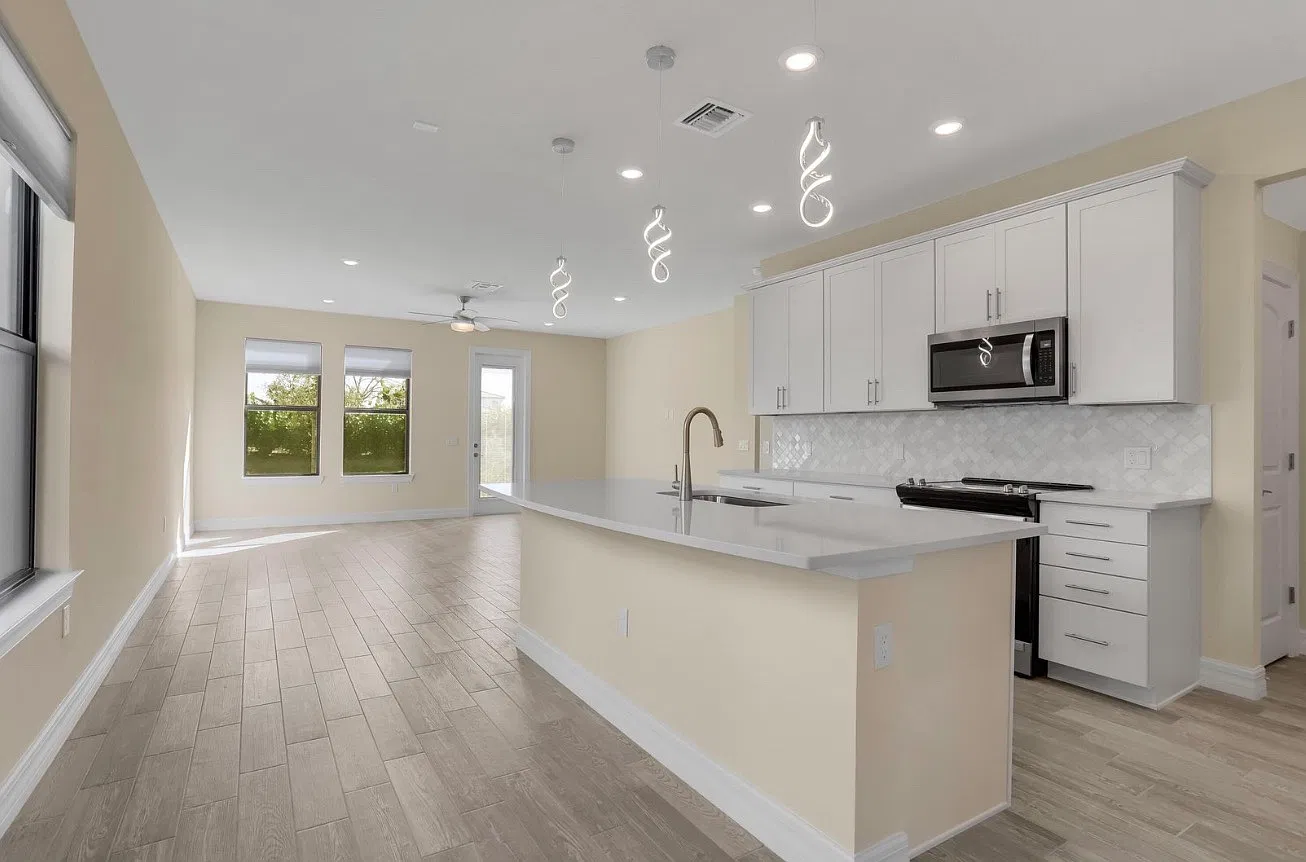 3 bed, 2.5 bath, 1826 sqft, $3,400 — Photo 2