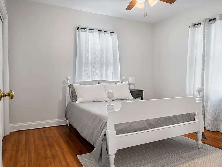 1223 E Oakland Ave — Photo 11
