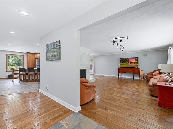 5th image of 200 Hazen Rd