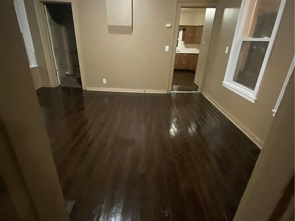 3rd image of 942 Highland St