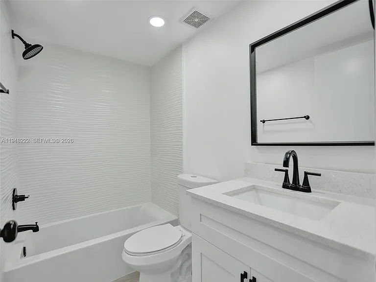 2771 Taft St — Photo 8
