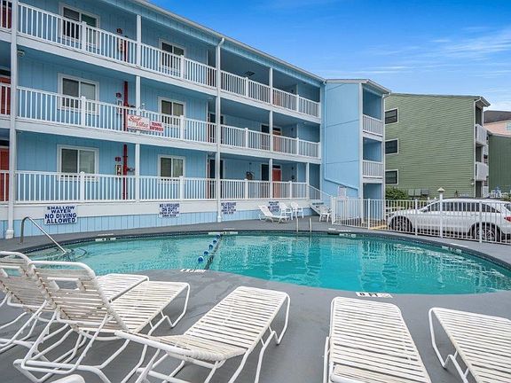 3rd image of 805 S Ocean Blvd. #E-2