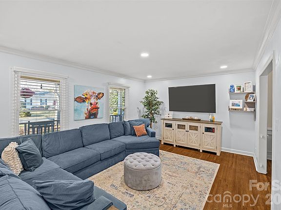 3rd image of 1217 Old Farm Rd