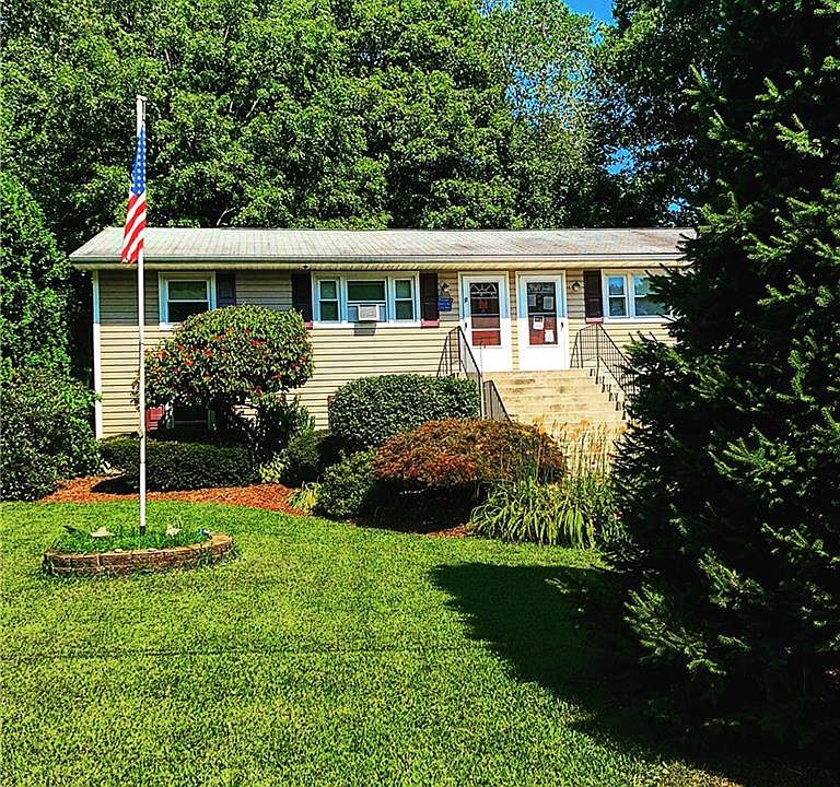 1st image of 8 Mecca Dr