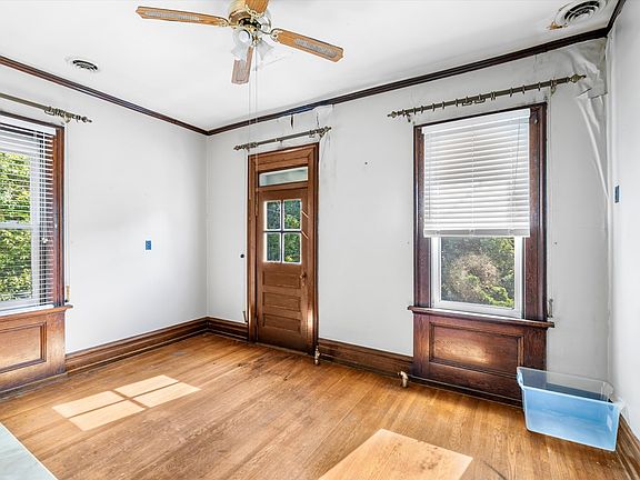 36th image of 315 E Main St