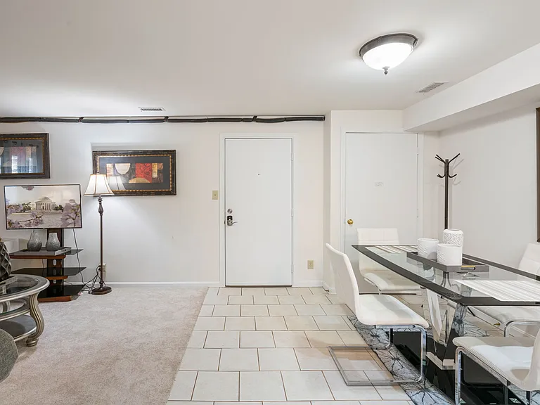 102 Chesterfield Ln #102 — Photo 8