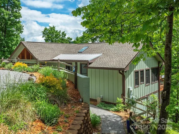 201 Ruffed Grouse Ln, Waynesville, NC 28786