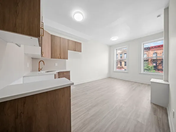 530 Sutter Avenue image 4 of 9