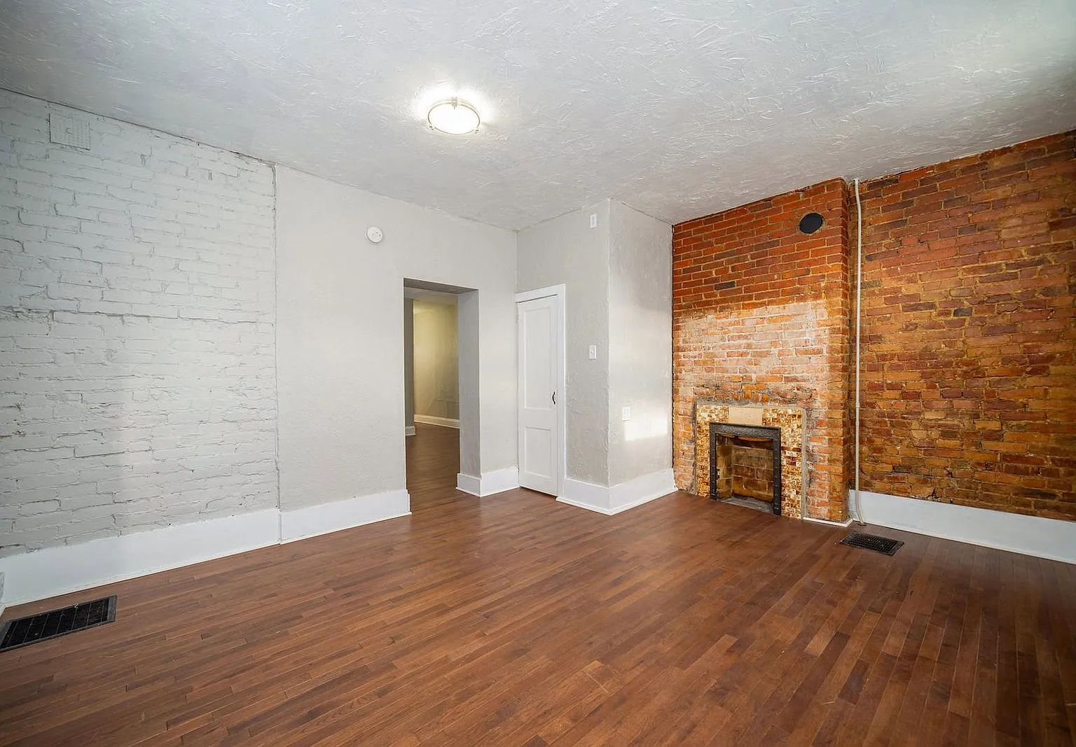1 bed, 2.0 bath, $1,325 — Photo 2