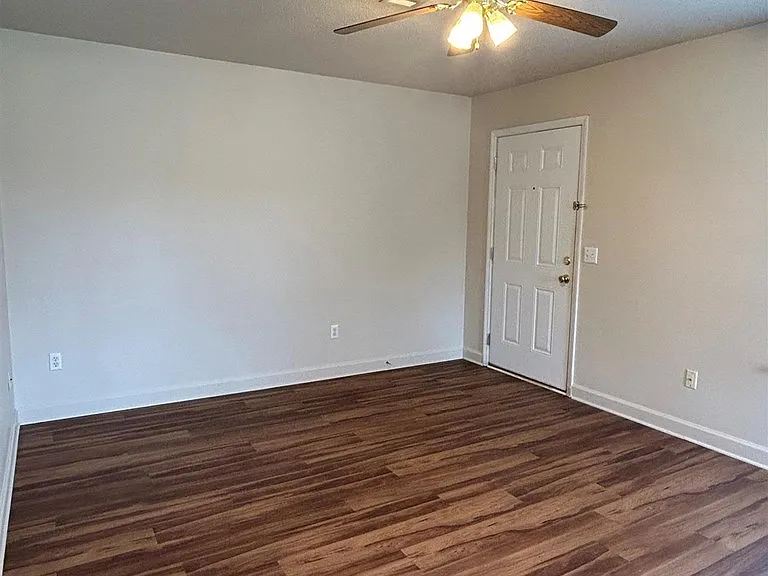 513 John M Long Ave #F — Photo 3