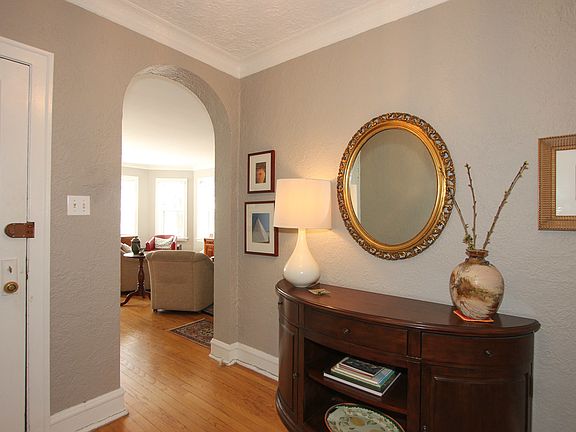 3rd image of 324 N Marion St APT 1N