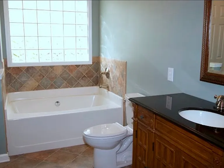 1019 Jonathan Ln — Photo 10