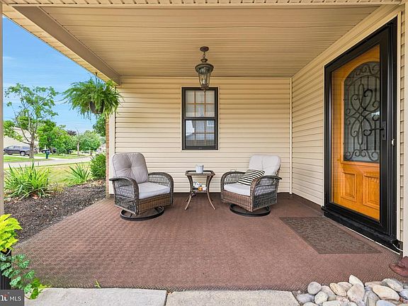 2nd image of 8 Collins Ln