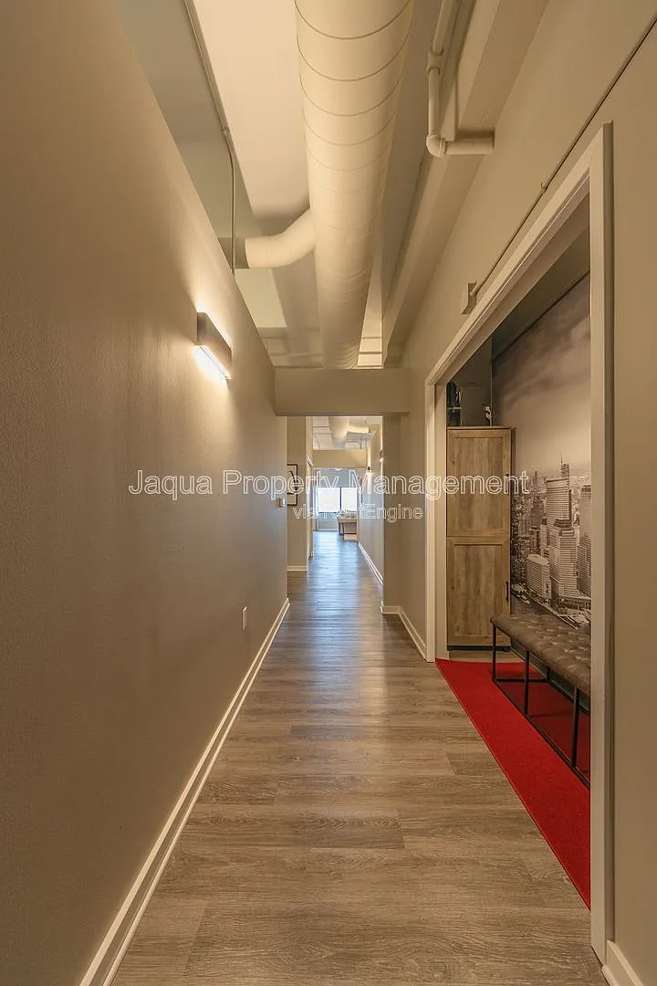 2 bed, 2.0 bath, 1896 sqft, $3,600 — Photo 2