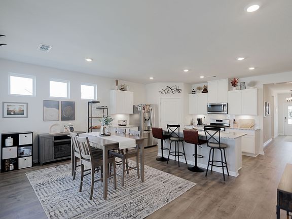 2nd image of 4015 Courtney Ln