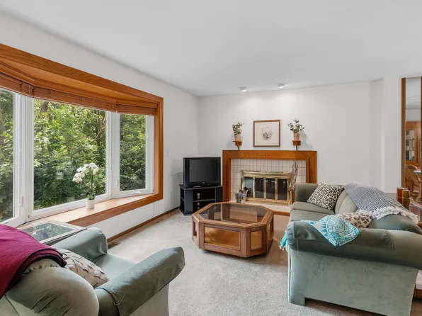 2420 Mendelssohn Ln N Unit 5, Golden Valley, MN 55427