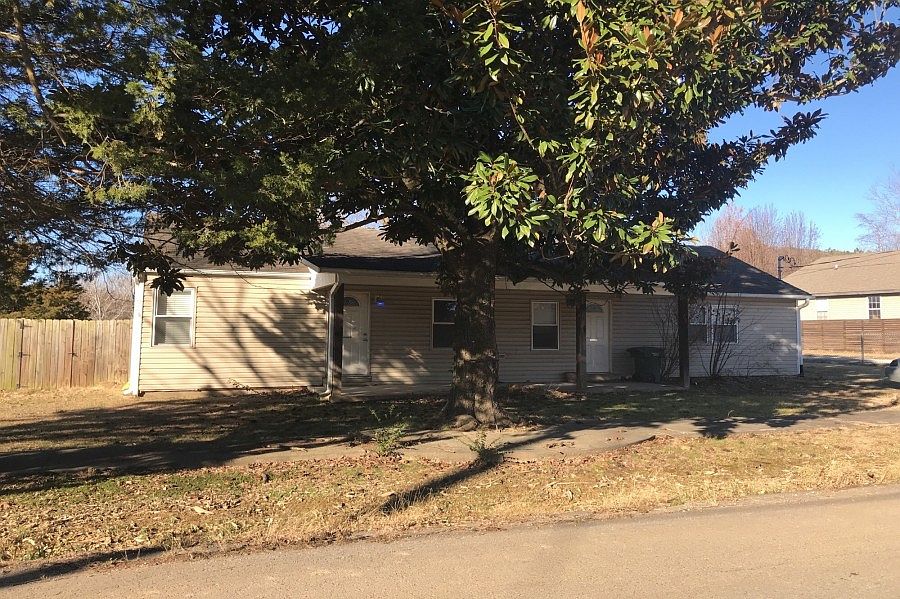 1st image of 689 S Ray Ave