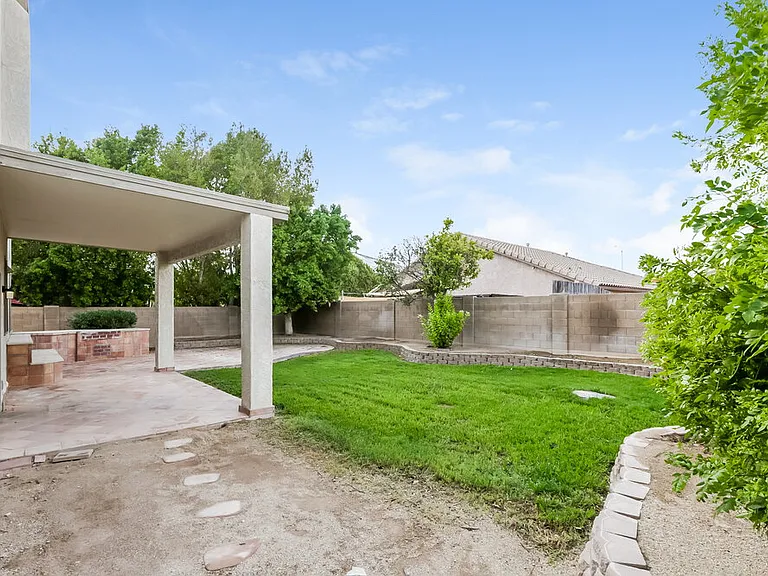 9243 W Salter Dr — Photo 17