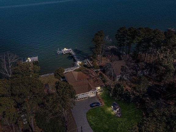 3rd image of 860 Bay Quarter Dr