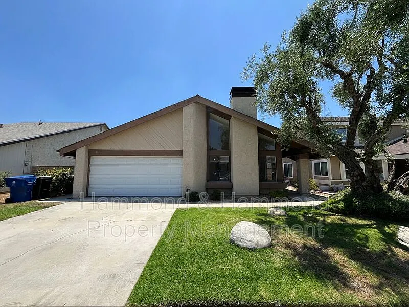 21812 Vintage St