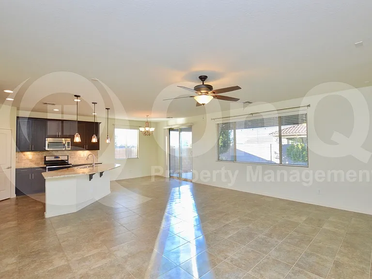 2814 E Quenton St — Photo 7