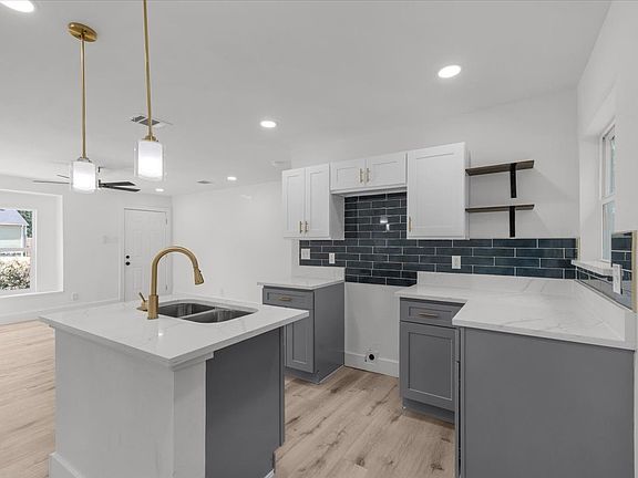 3rd image of 3454 Moberly St
