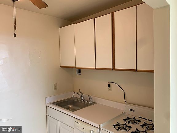 2nd image of 1011 Arlington Blvd APT 830