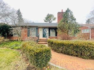 576 Merritt Ln, Birmingham, MI 48009