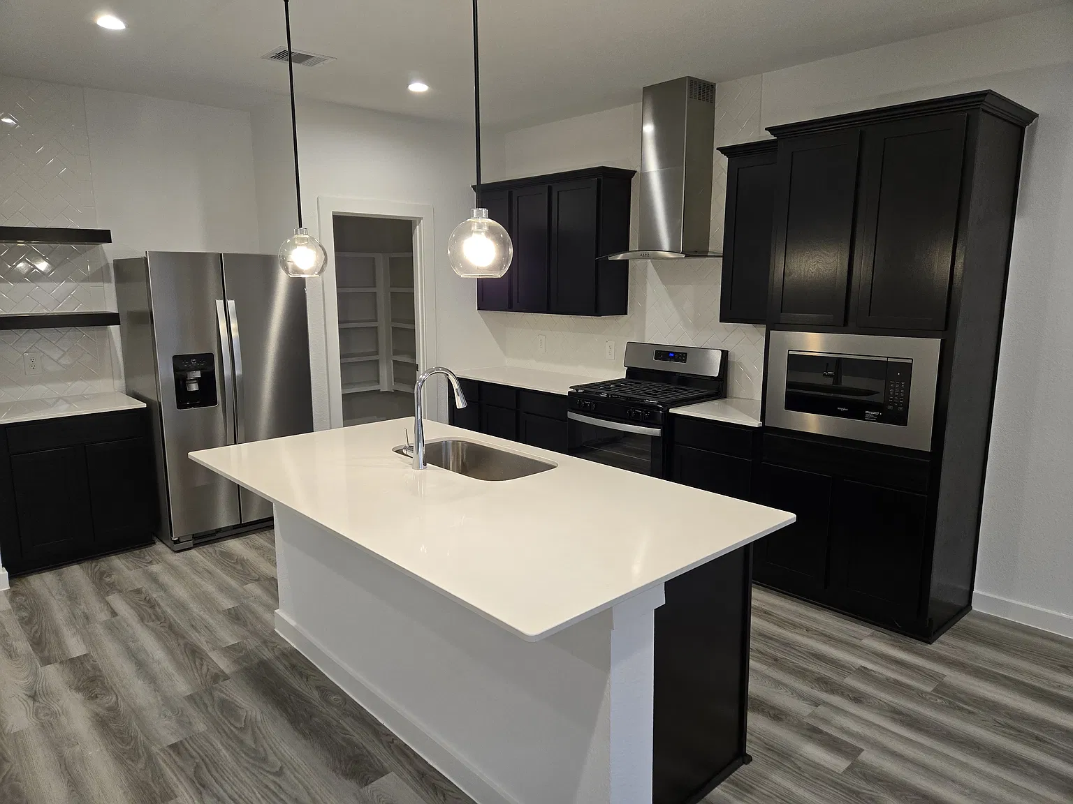 3 bed, 1820 sqft, $2,600 — Photo 4