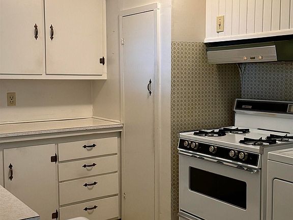 5th image of 1326 N State St