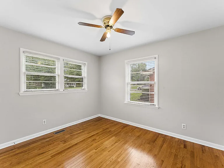 900 Velma Ln — Photo 17