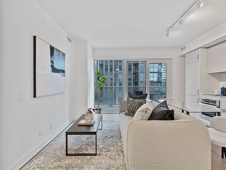 88 Queen St E #901 — Photo 8