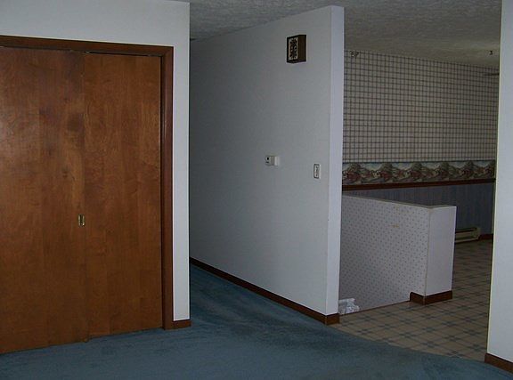 5th image of 102 W Amber Dr