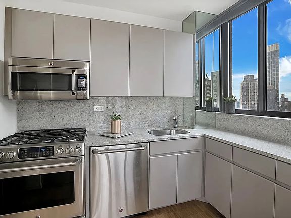 4th image of 304 E 65th St APT 28B