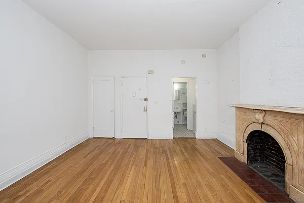 Rented by Kaden Realty | media 8