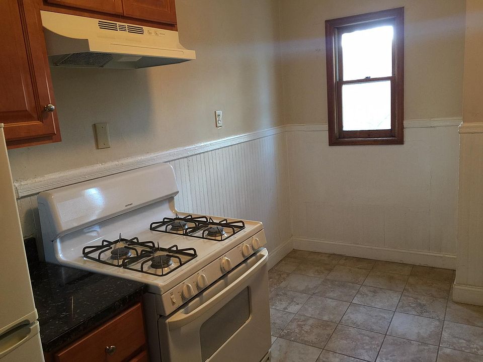 Eat-In Kitchen