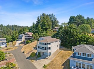 855 SE Crescent Pl, Newport, OR