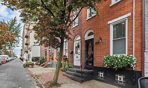 114 E Allen St Photo 1