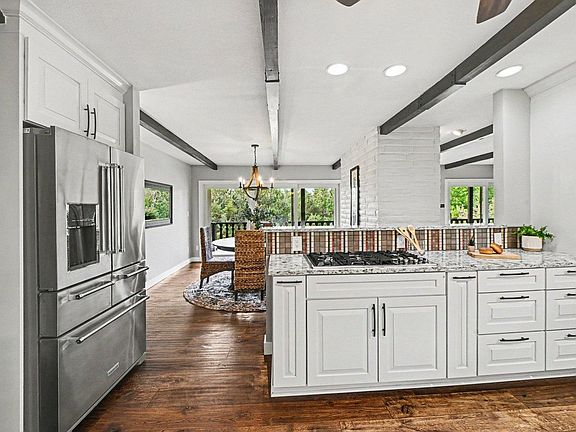 5th image of 1915 Lakeview Dr