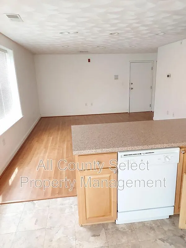 1 bed, 1.0 bath, 700 sqft, $1,800 — Photo 4