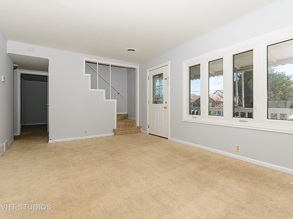 4th image of 9344 Sayre Ave