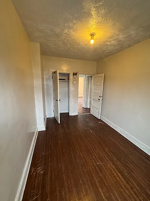 2843 West Garrison Avenue - 3 — Photo 2