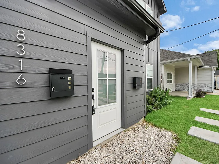 8324 Corinth St — Photo 2