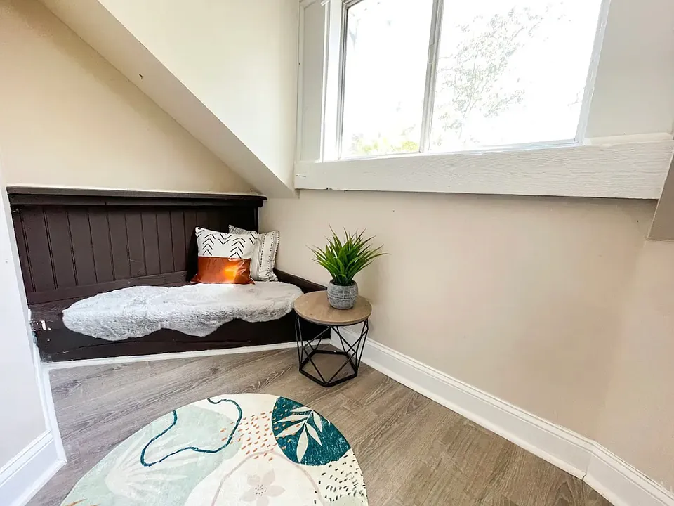 516 N Broadway #301