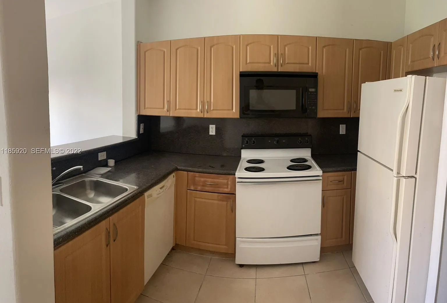 3 bed, 1060 sqft, $1,900 — Photo 1