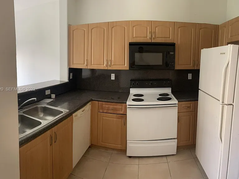 1660 SE 29th St #109-33035 — Photo 1