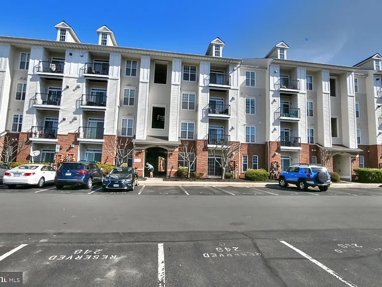 21216 McFadden Sq #108 — Photo 49