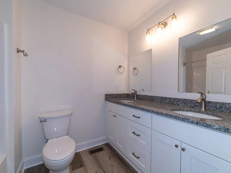 Midway Townhome — Photo 27