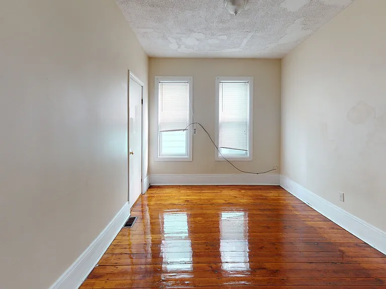 15-17 Langdon St #17 — Photo 5